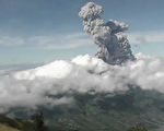 印尼梅拉比火山兩度噴發！火山灰衝高6公里