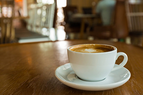 一杯淺烘焙的咖啡，對身體有許多好處。(Shutterstock)