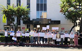 洛杉磯華人舉無字標語 抗中共惡法禍害全球