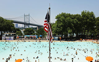 夏日炎炎 紐約市今起開放八個泳池