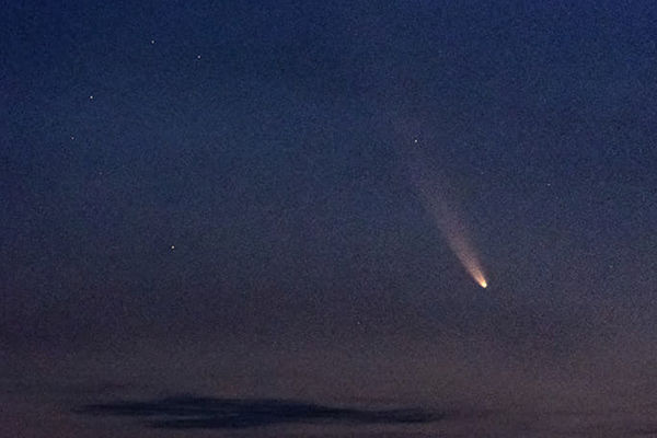 彗星划过太平洋上空台湾天文迷捕捉到光影 Neowise 郑振丰 加路兰休憩区 大纪元