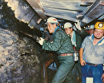李登輝深入礦坑 體驗採煤畫面成絕響