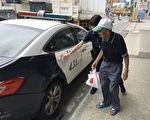愈走愈遠找不到回家路  楊梅暖心女警護送返家