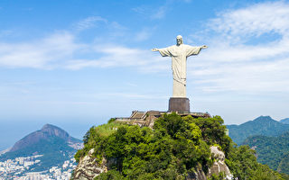 巴西男子在树干中发现耶稣像 网民：神迹