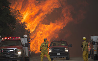 14號高速聖克拉瑞塔地區爆野火 已燒1300英畝