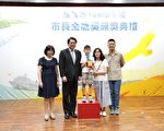 基隆337名毕业生 获颁市长金鹰奖
