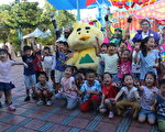 「宜比鴨」現身童玩星光樂園  小朋友搶抱抱