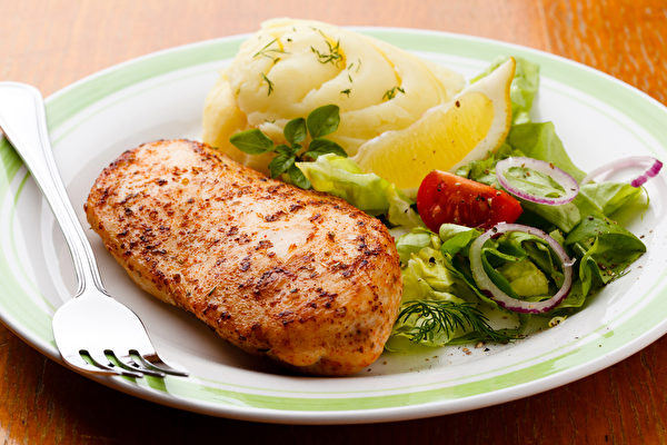 一日三餐全部吃好、吃飽，也能瘦下來不復胖。(Shutterstock)