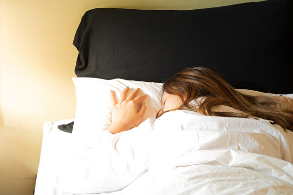 要想睡好不生病，你一定別做9件事。(Shutterstock)