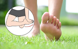 脚趾弯曲，身体就会变歪，并引起疼痛。(Shutterstock)