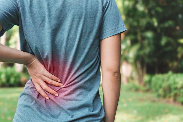 肩颈痛、背痛、腰痛、膝盖痛⋯⋯现代人普遍有酸痛问题，如何摆脱？(Shutterstock)
