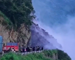 【视频】惊险！ 四川冕宁发生1万m³山体滑坡