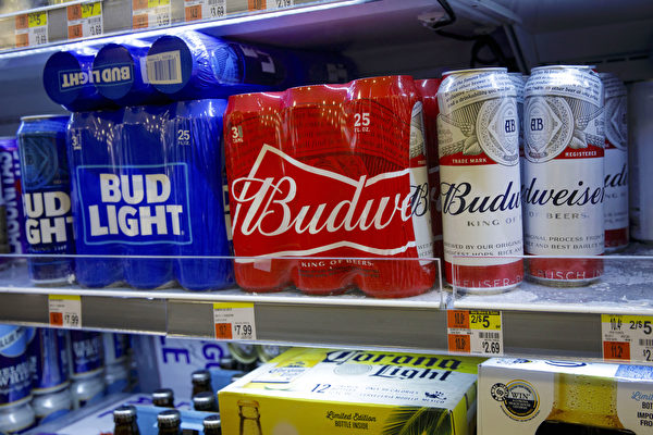 超市酒类销量飙升 美国人居家避疫喝得更多