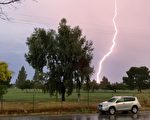 舊金山灣區8月罕見雷雨 引發多處野火