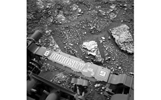 好奇号探究火星古怪石头