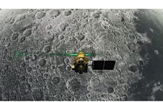 照片顯示墜毀的月球車還在動