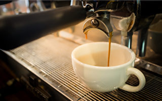 有燥熱體質或慢性疲勞症候群等類型的人,不適合多喝咖啡,選擇淺焙小杯為宜。(Shutterstock)