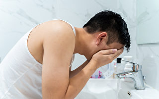 好好洗脸，皮肤保养就成功了一半。油性皮肤和干性皮肤的人怎么清洁？(Shutterstock)