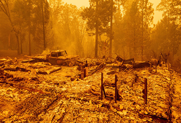 熊熊蔓延的大火在加州肆虐。（Photo by JOSH EDELSON/AFP）
