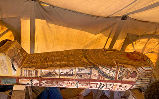 埃及出土27具石棺 历经2500年仍色彩斑斓