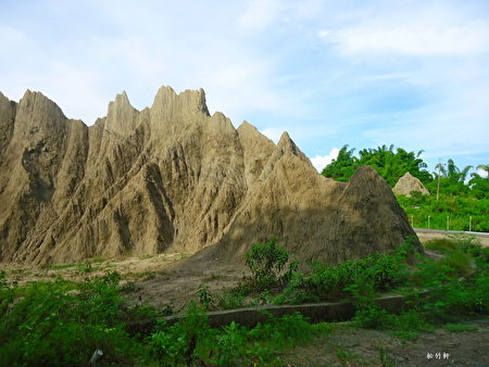 新诗 草山月世界小玉山 大纪元