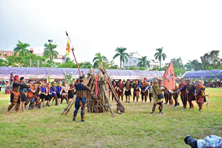 屏东县原住民族年度最大盛事“收获那么多”5日于千禧公园举行。