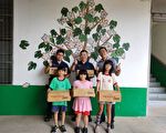 桃園楊梅警善行捐助上湖國小弱勢孩童