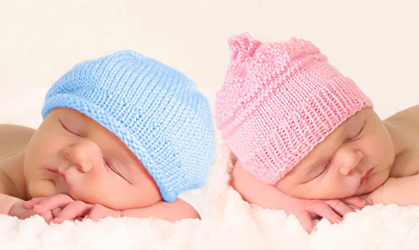 龙凤胎跨年夜出生不同岁 美国妈妈惊喜连连