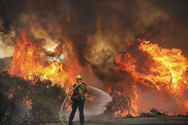 聖地亞哥縣山火燒近萬畝 州長宣布緊急狀態