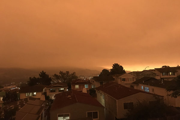 大火煙塵蔽日 舊金山「變天」 如災難片