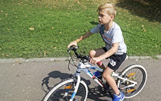 男童丢失自行车 澳洲小镇募款送他一辆新的
