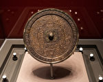 中国古代神奇的透光镜 会呈现背面图案