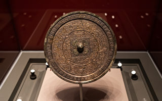 中国古代神奇的透光镜 会呈现背面图案