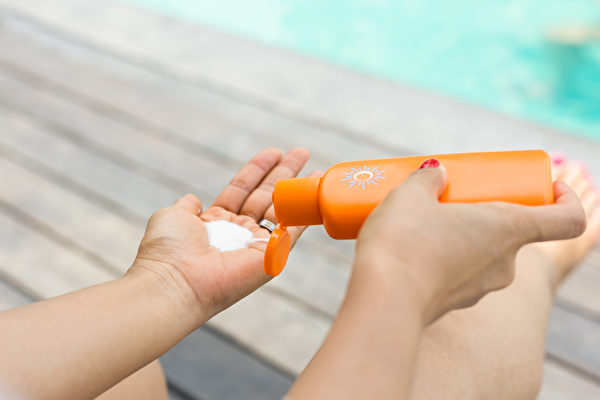 防晒乳的SPF值越高，防紫外线效果就越好？(Shutterstock)