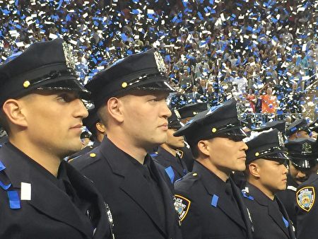 纽约市警招900新兵 警察人数比去年少1800人