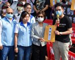 高市議會開議 反美豬民眾場外陳抗