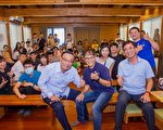 斜杠警插画夯到被改成长辈图 成联展另类宣传