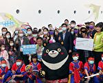 邮轮环岛抵高港 陈其迈带游客游亚湾