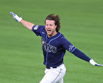 MLB道奇再见失误 光芒获胜追平
