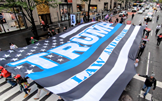 「川普再四年」 巨幅挺川旗 覆蓋曼哈頓五大道