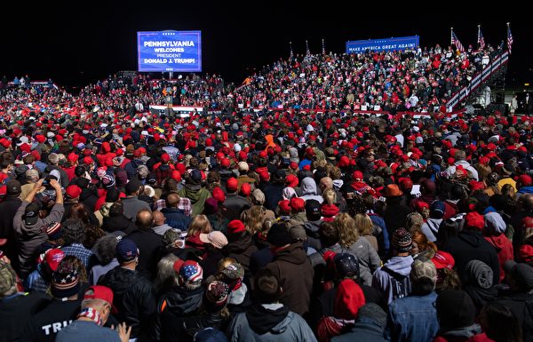 2020年10月20日傍晚19:00，美國總統特朗普賓州「讓美國再次偉大」大選集會上發表演講。（SAUL LOEB/AFP via Getty Images）