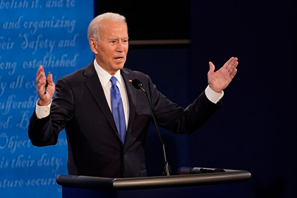 民主党候选人拜登正在辩论。（Morry Gash-Pool/Getty Images）