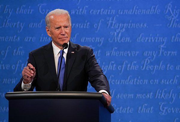 民主党候选人拜登正在辩论。（BRENDAN SMIALOWSKI/AFP via Getty Images）