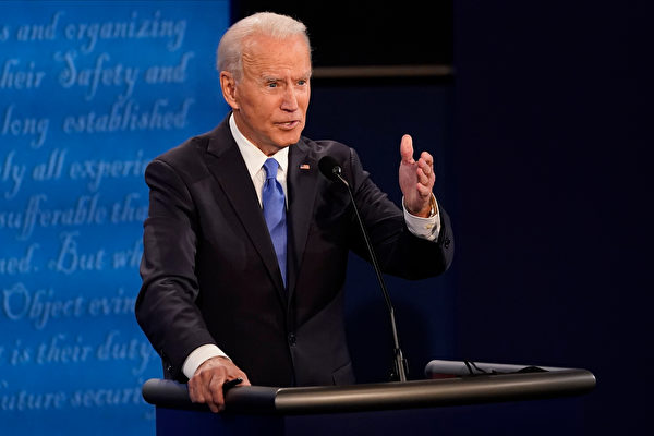 民主党候选人拜登正在辩论。（Morry Gash-Pool/Getty Images）