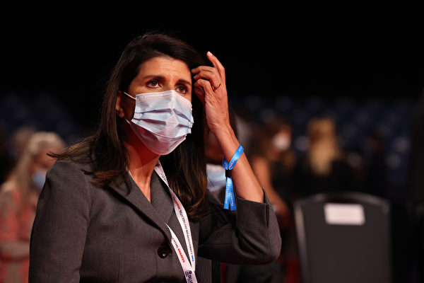 美国驻联合国前大使尼基·黑利（Nikki Haley）在辩论现场。（Justin Sullivan/Getty Images）