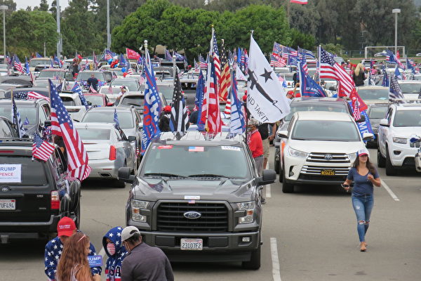 挺川熱情高漲 洛杉磯川粉舉辦逾500輛汽車集會