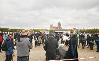 慕尼黑「送葬」遊行 抗議德政府損害基本法