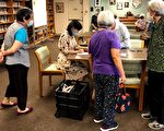 大选最后冲刺阶段 芮久玟协助长者选民完成登记