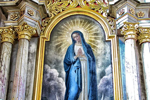 13年前圣母粉笔画像重现 墨西哥民众称神迹