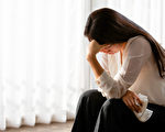 南韓研究指出，使用電子菸與憂鬱症發生有關，尤其是女性憂鬱症。(Shutterstock)